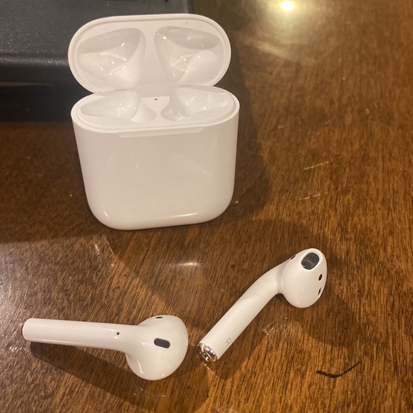 Apple AirPods 2nd Generation - Picture 4 of 5